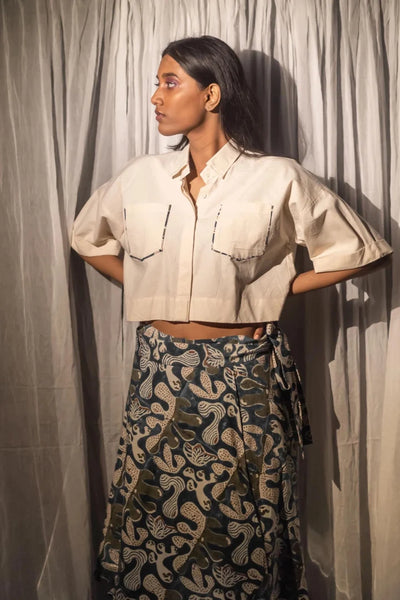 Cropped Anti Fit Shirt with Breast Pockets