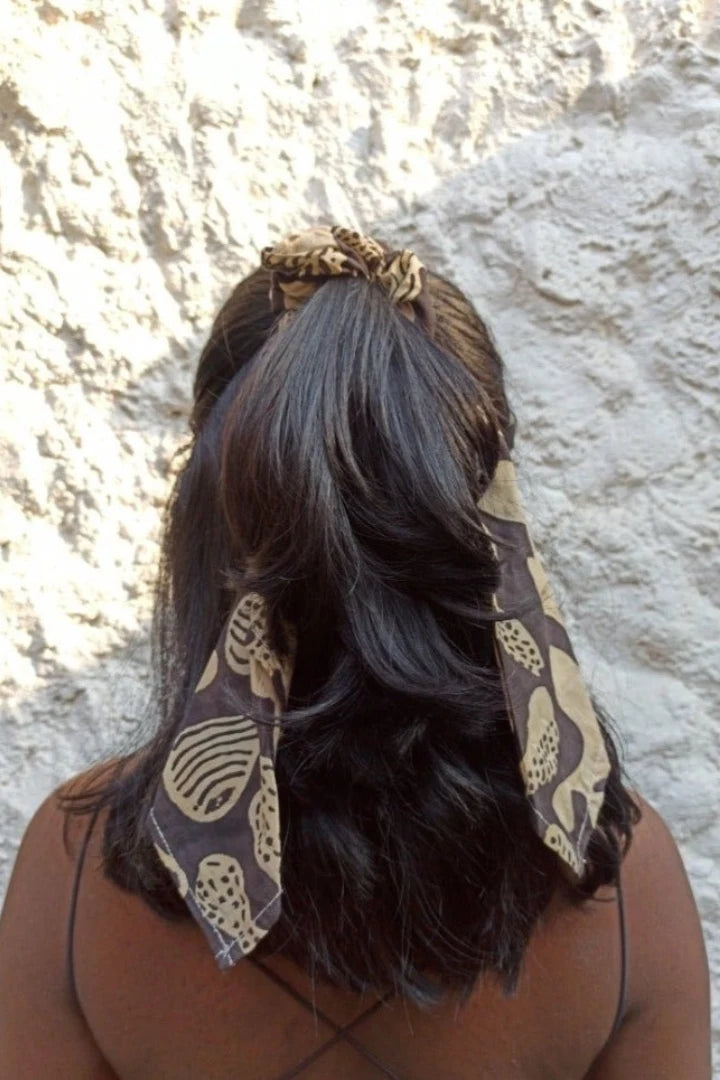 Ilamra sustainable clothing organic cotton Black and Beige hand block printed scrunchie