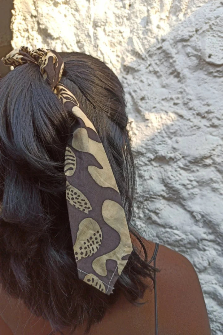 Ilamra sustainable clothing organic cotton Black and Beige hand block printed scrunchie