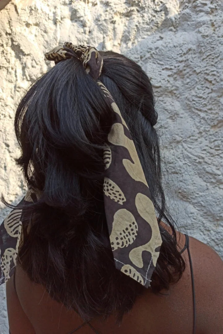 Ilamra sustainable clothing organic cotton Black and Beige hand block printed scrunchie