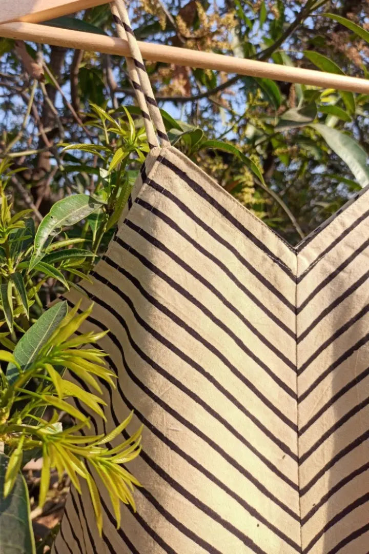 Ilamra sustainable clothing organic cotton beige and black hand block printed top