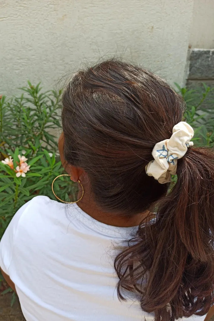 ilamra hand block printed naturally dyed organic cotton Off-white and Indigo upcycled cotton cool scrunchie