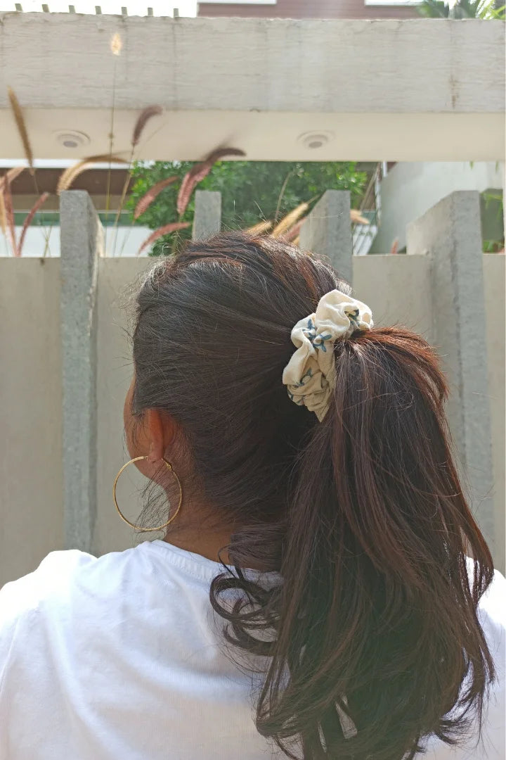 ilamra hand block printed naturally dyed organic cotton Off-white and Indigo upcycled cotton cool scrunchie