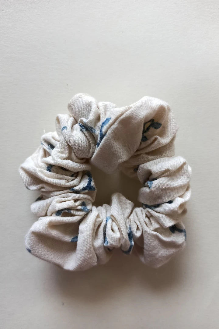 ilamra hand block printed naturally dyed organic cotton Off-white and Indigo upcycled cotton cool scrunchie