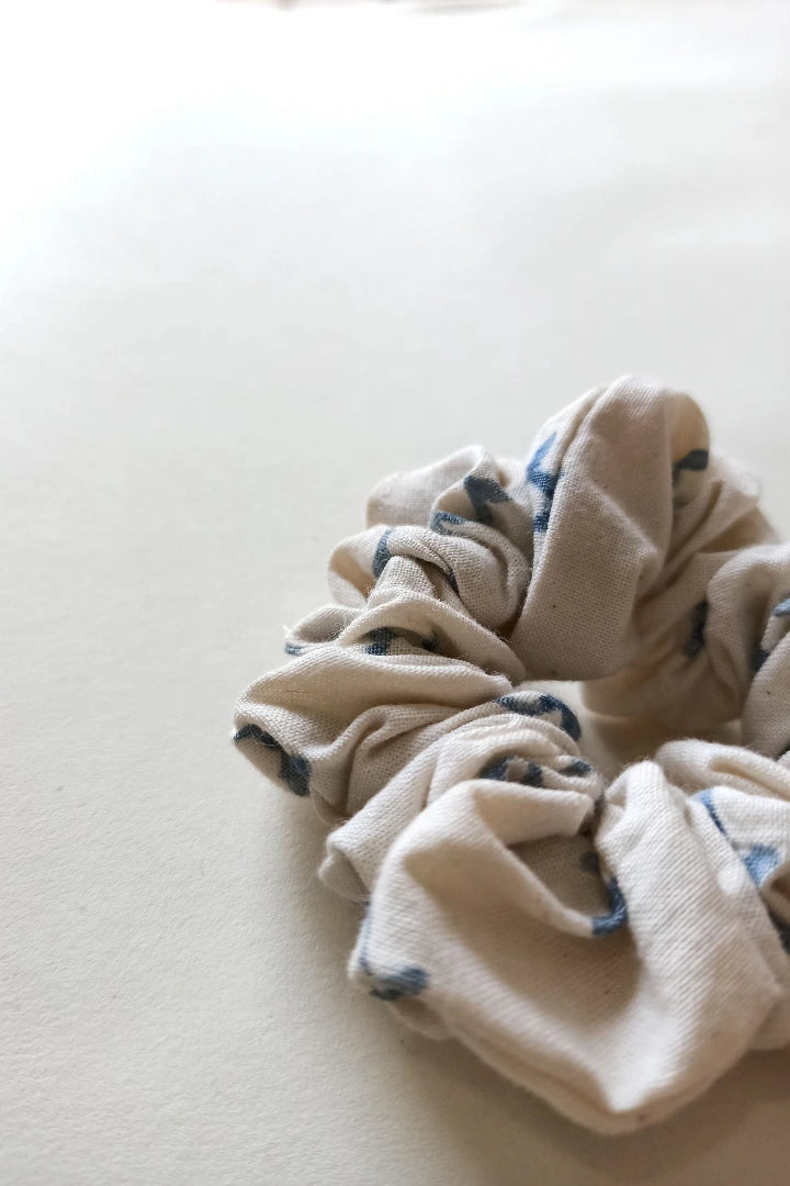 ilamra hand block printed naturally dyed organic cotton Off-white and Indigo upcycled cotton cool scrunchie