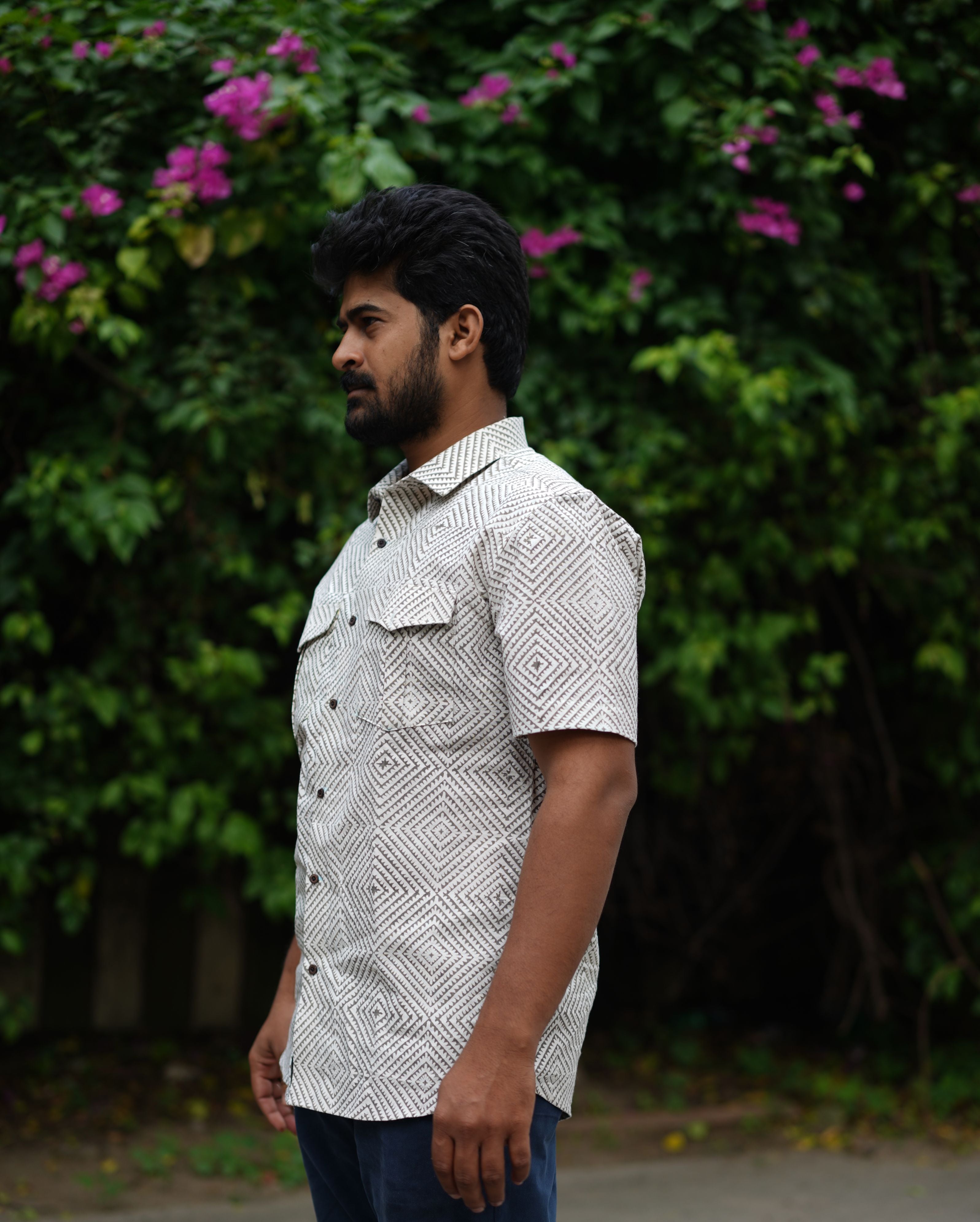 Men's short sleeve shirt with concentric square print in Black.
