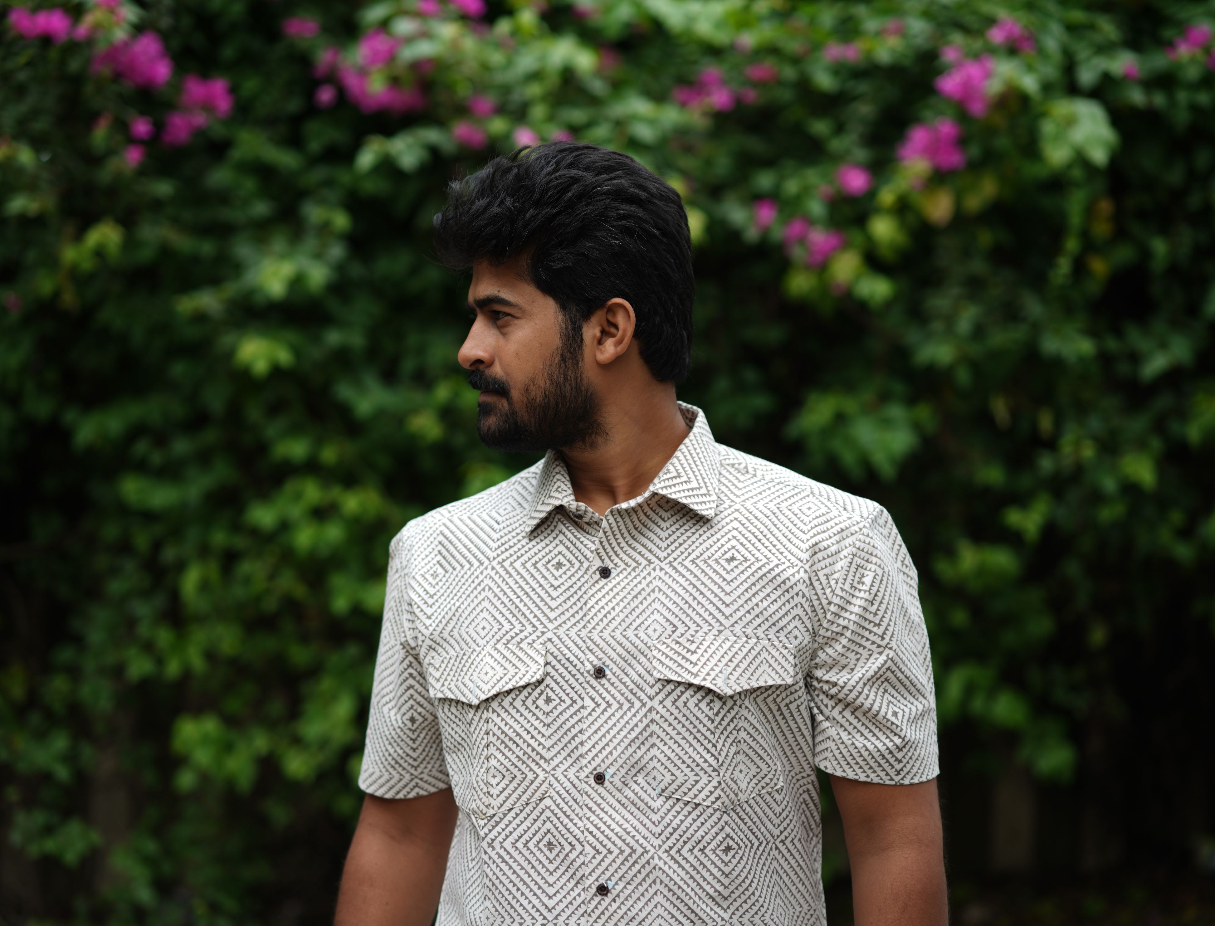 Men's short sleeve shirt with concentric square print in Black.