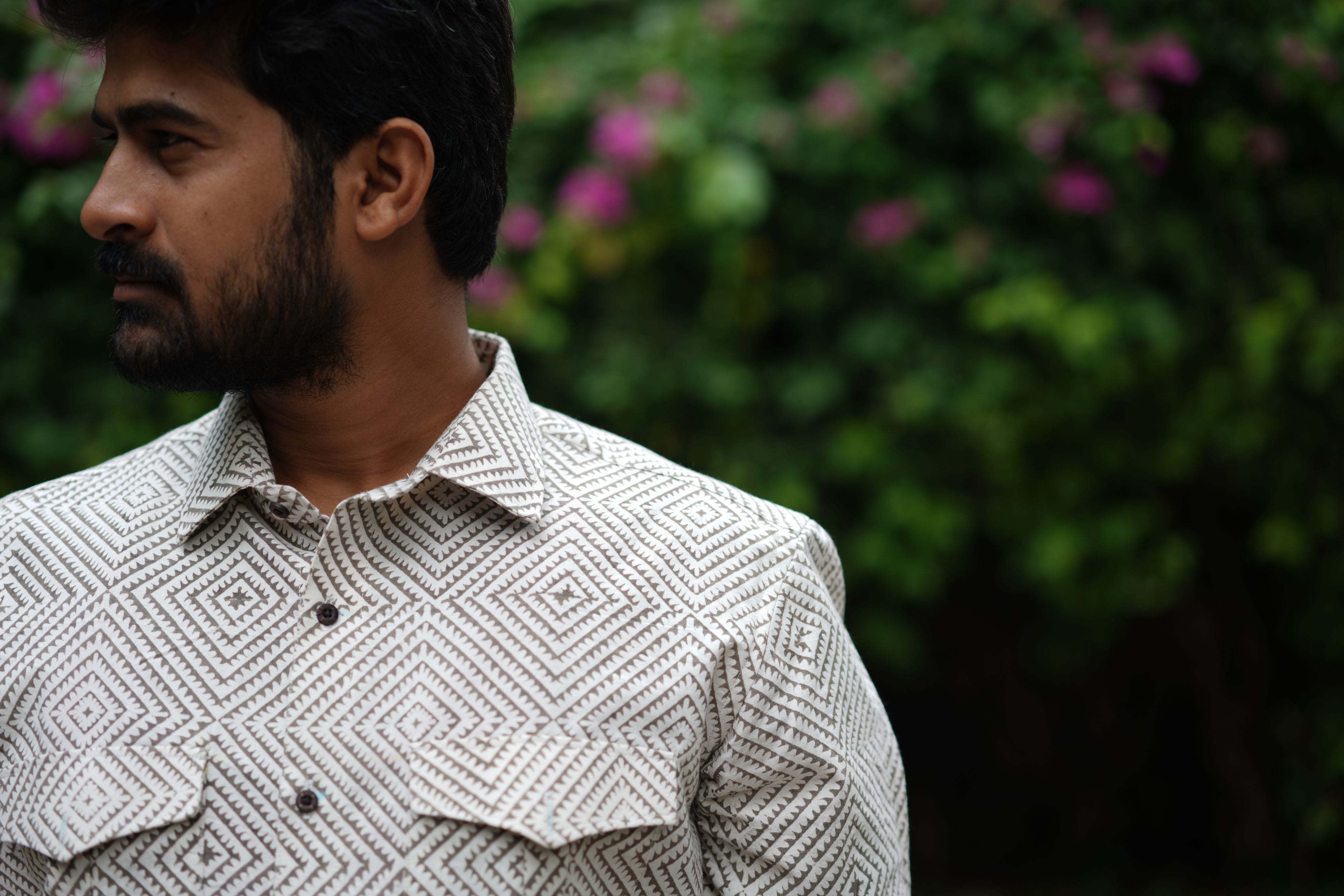 Men's short sleeve shirt with concentric square print in Black.