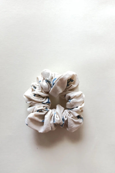 ilamra hand block printed naturally dyed organic cotton Off-white and Indigo upcycled cotton cool scrunchie